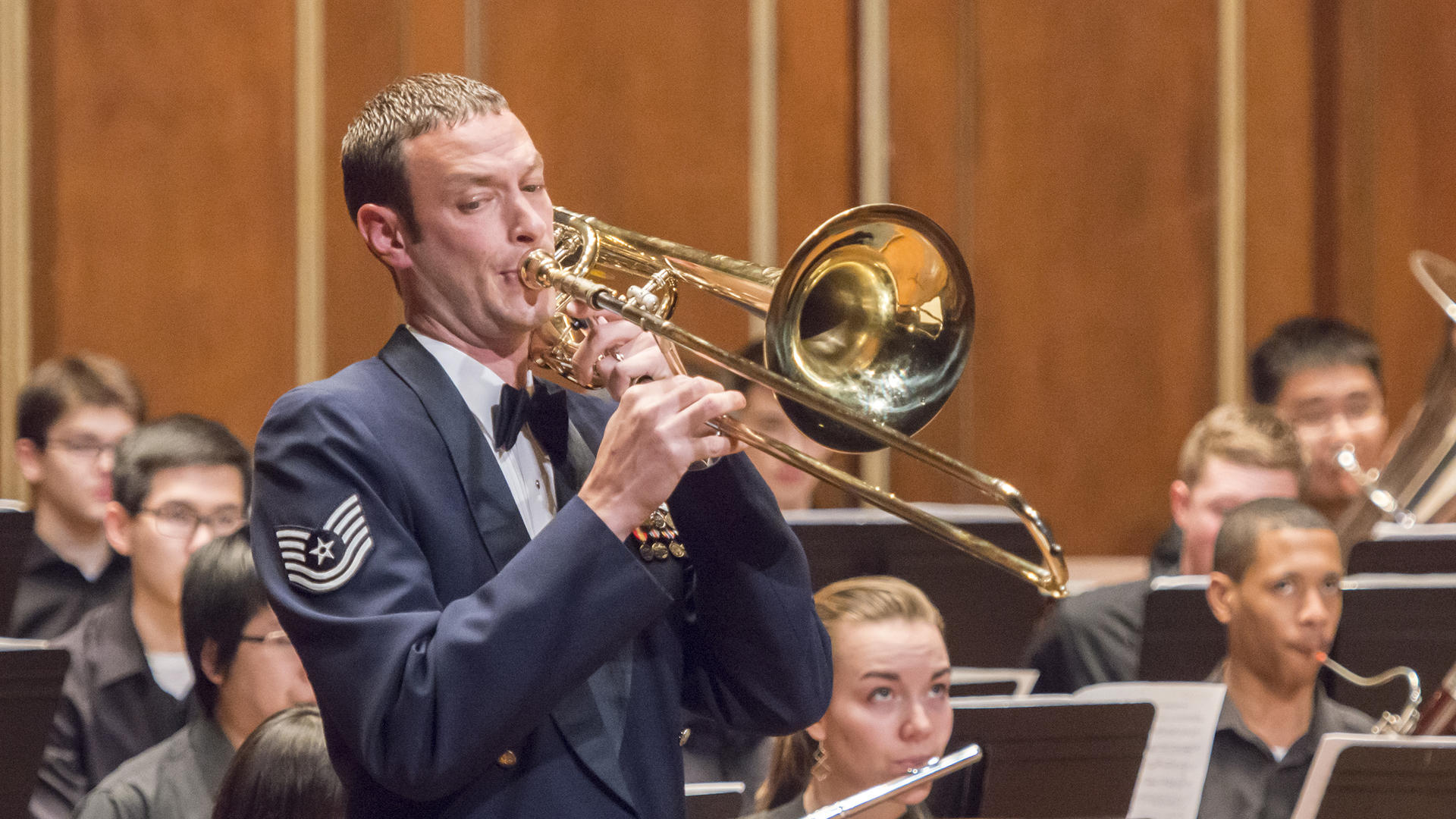 Symphonic Winds perform with guest artist
