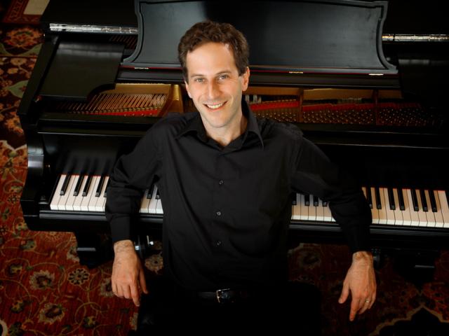 Michael Mizrahi - Pianist 